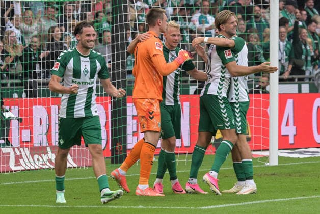 Final whistle, Werder Bremen celebrates, SV Werder Bremen vs. FC Augsburg, soccer, Bundesliga, DFL, September 19, 2026. DFB regulations prohibit any use of photographs as image sequences and or quasi-video. Bremen, Bremen, Germany Copyright: xkolbert-press BurghardxSchreyerx