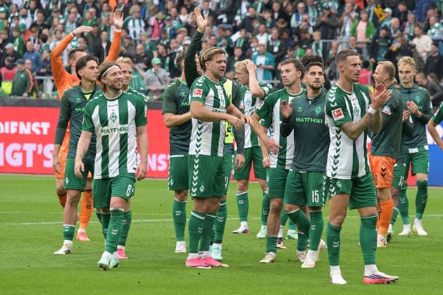 Werder Celebrates the Victory, SV Werder Bremen vs. FC Augsburg, Soccer, Bundesliga, DFL, September 19, 2026. DFB regulations prohibit any use of photographs as image sequences and or quasi-video. Bremen, Bremen, Germany Copyright: xkolbert-press BurghardxSchreyerx