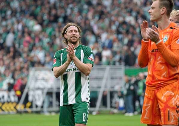 Photo: Werder players celebrating after the final whistle; shown here is Mitchell Weiser. Werder Soccer, Bundesliga 1, Matchday 30, Saturday, September 19, 2026: Werder Bremen vs. FC Augsburg