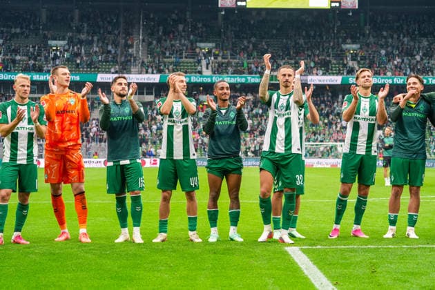 Werder Bremen players receive applause after the final whistle, German Soccer, Bundesliga, 2026–27 Season, Matchday 4, September 19, 2026, Werder Bremen vs. FC Augsburg, Weserstadion, Bremen Copyright: xLeonxFrickx