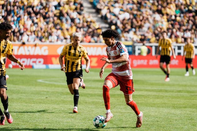 Germany Soccer 3rd Division 2026–2027, Matchday 7: Alemannia Aachen vs. Fortuna Düsseldorf at Tivoli Aachen—Anas Slimani (Fortuna Düsseldorf), 34 (dribbling, possession, on the ball, build-up play, vision) vs. Joel da Silva Kiala (Alemannia Aachen), 37 Copyright: xThiemoxRudolphx