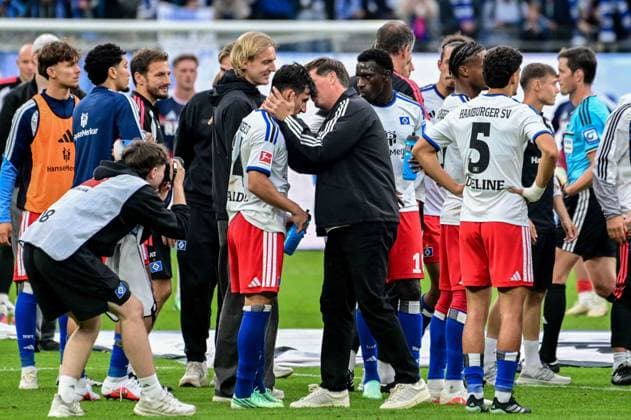 Celebration at the final whistle: Coach Merlin Polzin hugs Nicolás Capaldo. HSV Germany, Hamburg, Volksparkstadion, soccer, Bundesliga 1, Hamburger SV vs. 1. FC Köln