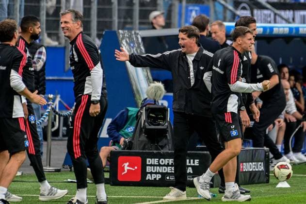 Final celebration Richard Krohn, Assistant Coach; Coach Merlin Polzin; Loic Fave, Assistant Coach; HSV Cologne, Germany; Hamburg; Volksparkstadion; Soccer; Bundesliga 1; Hamburger SV; 1. FC Cologne