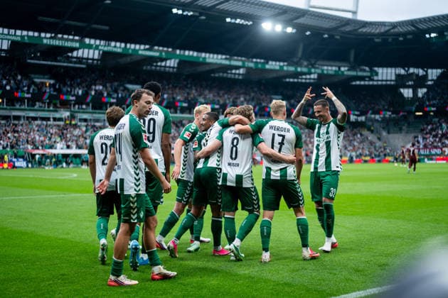 September 19, 2026, GER, Soccer, Men s, 1st Bundesliga, 2026–2027 season, Matchday 4, SV Werder Bremen vs. FC Augsburg: Youri Reeger (Werder Bremen, 44), Salim Musah (Werder Bremen, 29), Niclas Füllkrug (Werder Bremen, 10), Mitchell Weiser (Werder Bremen, 08, Marco Grüll (Werder Bremen), 17, Marco Friedl (Werder Bremen), 32, and the team celebrate the goal that made it 3–2. DFB and DFL regulations prohibit any use of photographs as image sequences and or quasi-video. Bremen Weserstadion, Bremen, Germany Copyright: xNordphoto Memmlerx