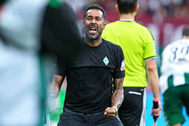 1 Bundesliga: SV Werder Bremen vs. FC Augsburg on September 19, 2026, at the Weserstadion in Bremen; Victory celebrations; Coach Daniel Thioune; Bremen celebrates after the win MT