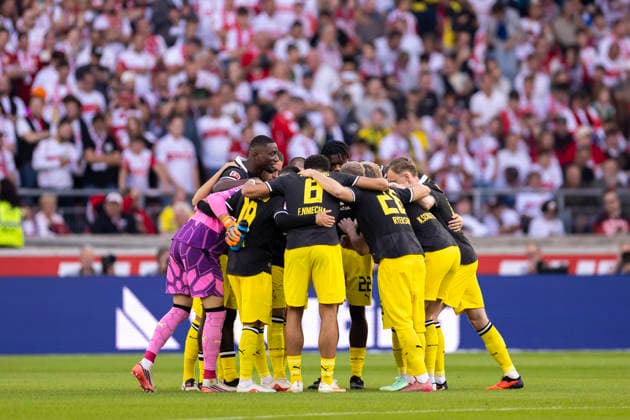 September 19, 2026, Soccer, Matchday 4 of the 1. Bundesliga, VfB Stuttgart vs. Borussia Dortmund. The BVB players stand together at the Stuttgart MHP Arena in Baden-Württemberg, Germany. xRHR PHOTO DEx Copyright: DennisxEwert RHR-FOTOx RHR-FOTO DE