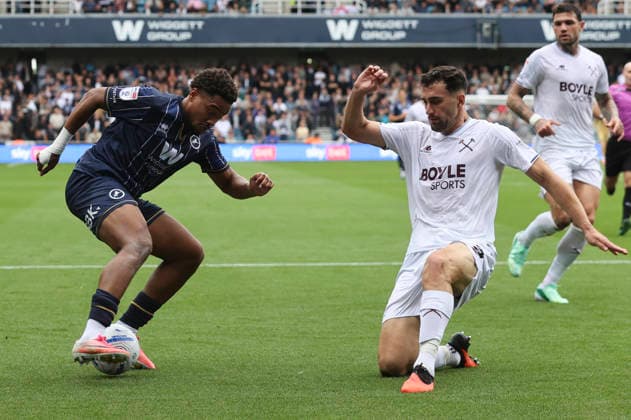 Millwall v West Ham United Sky Bet Championship Tairyk Arconte of Millwall an Max Kilman of West Ham United in action during the Sky Bet Championship match at The Den, London 19 09 2026 UK Newspapers OUT Copyright: xPaulxChestertonx FIL-23973-0226