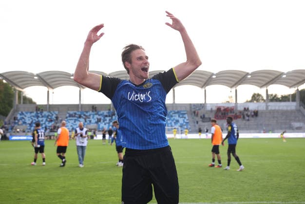 September 19, 2026, Soccer, Men s, 3rd Division, 2026–2027 Season, 1 FC Saarbrücken vs. SG Sonnenhof Großaspach, Siemen Voet: 1 FC Saarbrücken celebrates in front of the fan section at Saarbrücken’s Ludwigspark Stadium, Saarland, Germany Copyright: xFabianxKleerx