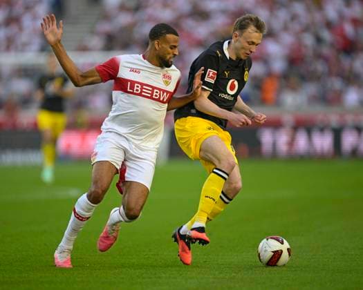 September 19, 2026, Soccer, Bundesliga 1, 2026–2027 Season, Matchday 4, VfB Stuttgart vs. Borussia Dortmund, at the MHP Arena in Stuttgart, from left: Josha Vagnoman (Stuttgart) vs. Maximilian Beier (Borussia Dortmund)