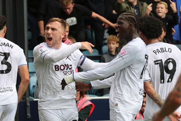 Millwall v West Ham United Sky Bet Championship Jarrod Bowen of West Ham United and Mohamadou Kante of West Ham United celebrate their side™s 2nd goal during the Sky Bet Championship match at The Den, London 19 09 2026 UK Newspapers OUT Copyright: xPaulxChestertonx FIL-23973-0282