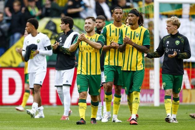 DEN HAAG , 19-09-2026 , WerkTalent Stadium , season 2026 2027 , Dutch Eredivisie football , match between ADO Den Haag and Cambuur , picture shows ADO Den Haag players acknowledging the fans ADO - Cambuur  x207267125x Copyright: