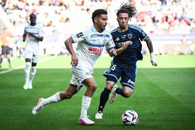 September 19, 2026, Paris, France, France: Gessime YASSINE of Strasbourg and Lucas KOLEOSHO of Paris FC during the Ligue 1 match between Paris FC and RC Strasbourg at Jean-Bouin Stadium on September 19, 2026 in Paris, France. Paris FC V Racing Club De Strasbourg - Ligue 1  - ZUMAm308 20260919_zsp_m308_013 Copyright: xMatthieuxMirvillex