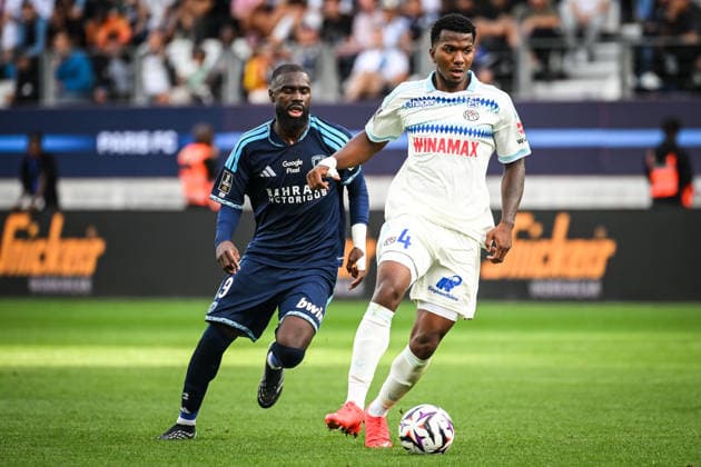 September 19, 2026, Paris, France, France: Lassine SINAYOKO of Paris FC and Jeyland MITCHELL of Strasbourg during the Ligue 1 match between Paris FC and RC Strasbourg at Jean-Bouin Stadium on September 19, 2026 in Paris, France. Paris FC V Racing Club De Strasbourg - Ligue 1  - ZUMAm308 20260919_zsp_m308_014 Copyright: xMatthieuxMirvillex