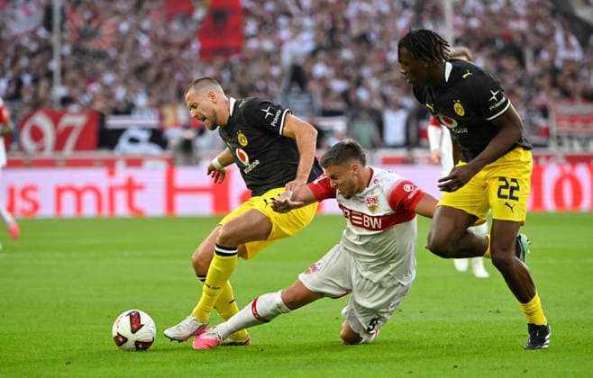 Tackle, Action: Foul by Ermedin Demirovic (VfB Stuttgart 09) against Waldemar Anton (Borussia Dortmund BVB 03) and Joane Gadou (Borussia Dortmund BVB 22); VfB Stuttgart vs. Borussia Dortmund BVB on September 19, 2026. DFL regulations prohibit any use of photographs AS IMAGE SEQUENCES AND OR QUASI-VIDEO VfB Stuttgart vs. Borussia Dortmund BVB