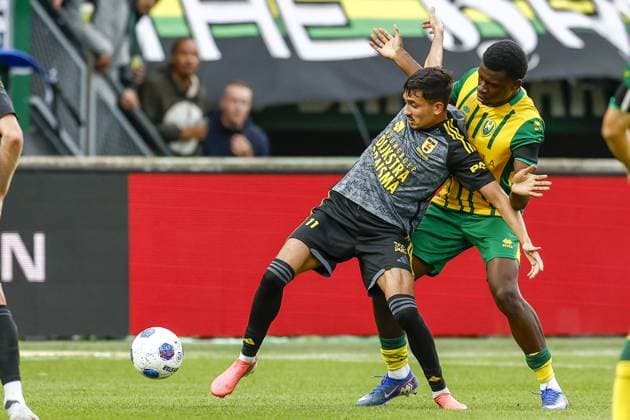 DEN HAAG , 19-09-2026 , WerkTalent Stadium , season 2026 2027 , Dutch Eredivisie football , match between ADO Den Haag and Cambuur , picture shows Cambuur player Ilyes Hamache and ADO Den Haag player Othniel Raterink ADO - Cambuur  x207267647x Copyright: