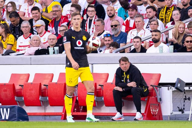 September 19, 2026, Soccer, Matchday 4 of the 1. Bundesliga, VfB Stuttgart vs. Borussia Dortmund, Nico Schlotterbeck (Borussia Dortmund), Team Psychologist Dr. Philipp Laux (Borussia Dortmund), Stuttgart, MHP Arena, Baden-Württemberg, Germany, xRHR PHOTO DEx Copyright: DennisxEwert RHR-FOTOx RHR-FOTO DE