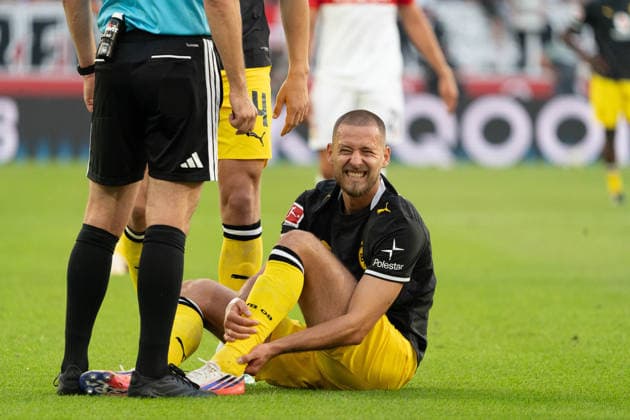 Waldemar Anton, Borussia Dortmund, injured in the 3rd minute, GER, VfB Stuttgart vs. Borussia Dortmund, soccer, Bundesliga 1, Matchday 4, 2026–2027 season, September 19, 2026, DFL regulations prohibit any use of photographs as image sequences and or quasi-video, GER, VfB Stuttgart vs. Borussia Dortmund, soccer, Bundesliga 1, Matchday 4, 2026–2027 season, September 19, 2026, Stuttgart Copyright: xEibner-Pressefoto EdwardxCheungx EP_ECG