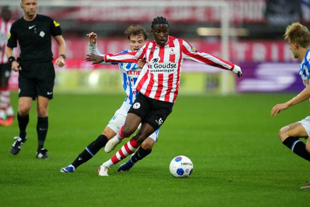Eredivisie: Sparta Rotterdam v sc Heerenveen Rotterdam - Jacob Trenskow of sc Heerenveen battles for possession with Isaac Babadi of Sparta Rotterdam during the seventh competition round of the 2026 2027 Eredivisie season. The match is set between Sparta Rotterdam and sc Heerenveen at Sparta-stadion Het Kasteel on 19 September 2026 in Rotterdam, Netherlands. (Hero Images Danny de Groot) Copyright: xDannyxdexGrootx