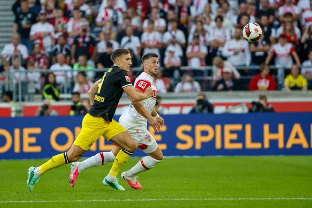 Nico Schlotterbeck (BVB Dortmund, No. 04) and Ermedin Demirovic (VfB Stuttgart, No. 09) battling for the ball, Germany, soccer, Bundesliga 1, Matchday 4, 2026–2027, VfB Stuttgart vs. Borussia Dortmund, September 19, 2026, Stuttgart MHP Arena, Germany Copyright: xGrantxHubbsx