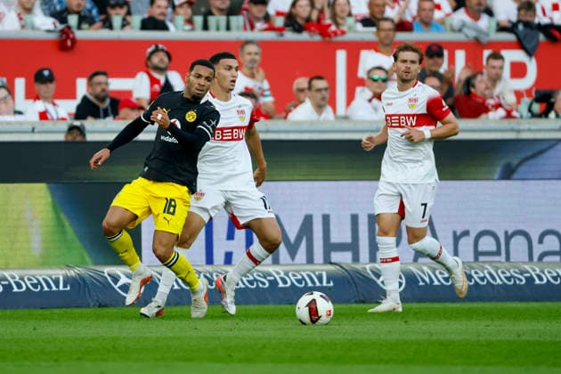 Ethan Nwaneri, BVB Dortmund, 18, and Bilal El Khannouss, VfB Stuttgart, 11, Germany, soccer, Bundesliga 1, Matchday 4, 2026–2027, VfB Stuttgart vs. Borussia Dortmund, September 19, 2026, Stuttgart MHP Arena, Germany Copyright: xGrantxHubbsx