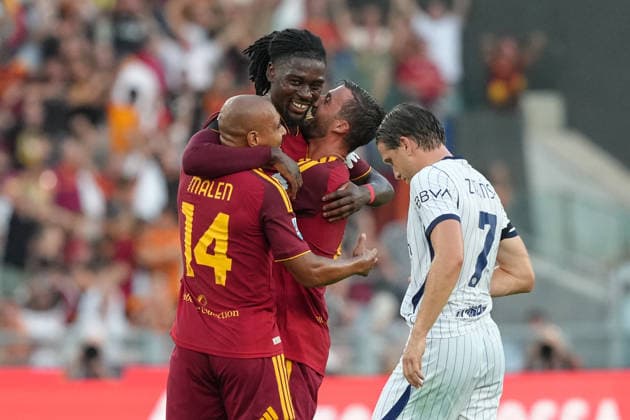 Manu Kone of AS Roma celebrates with team mates Donyell Malen and Bryan Cristante after scoring the goal of 2-0 during the Serie A 2026 2027 football match between AS Roma and FC Internazionale at Stadio Olimpico in Rome (Italy), September 19, 2026. antoniettaxbaldassarre