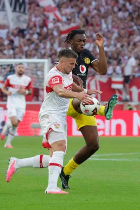 Pictured, from left: Ermedin Demirovic (VfB Stuttgart), No. 9, in a tackle against Joane Gadou (Borussia Dortmund), No. 22, September 19, 2026, VfB Stuttgart vs. Borussia Dortmund, Bundesliga Matchday 4, Germany, Stuttgart, MHP Arena. DFL regulations prohibit any use of photographs as image sequences and or quasi-video. Copyright: HMBxMedia xJulienxBecker