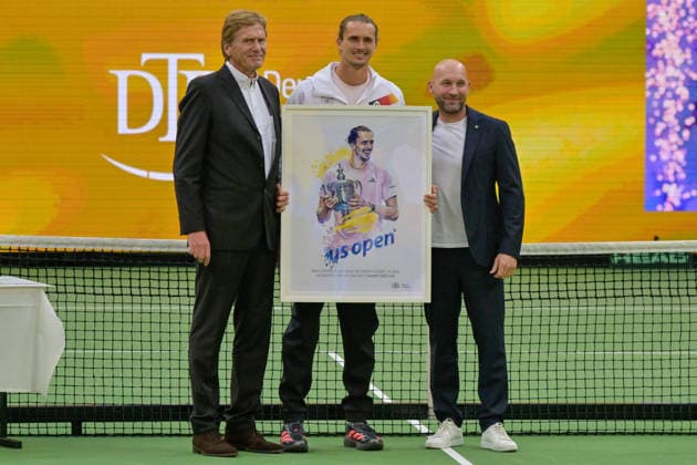 From left to right in the photo: Arnim von Dietloff, 1st Chairman of the DTB; Alexander Zverev (GER); Ronald Raue, Minister of State for Volunteer Work and Sports; September 19, 2026 ¢ Tennis ¢ Davis Cup Qualifiers, 2nd Round ¢ Germany vs. Croatia, Heristo Arena, Halle Westfalen, North Rhine-Westphalia, Germany Copyright: xpepphotox xHorstxMauelshagenx pep00321, pep_20260919_hm