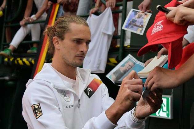 Alexander Zverev (GER) signs autographs on September 19, 2026 ¢ Tennis ¢ Davis Cup Qualifiers, 2nd Round ¢ Germany vs. Croatia, Heristo Arena, Halle Westfalen, North Rhine-Westphalia, Germany Copyright: xpepphotox xHorstxMauelshagenx pep00321, pep_20260919_hm