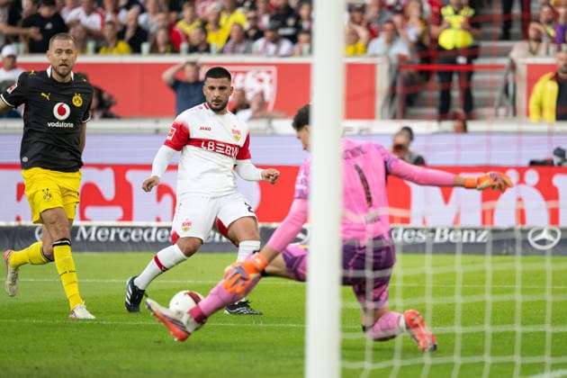 September 19, 2026, Germany, Soccer, Men s, Bundesliga 1, 2026–2027 Season, Matchday 4, VfB Stuttgart vs. Borussia Dortmund scoring chance, Deniz Undav (VfB Stuttgart), 26, right: Gregor Kobel (Borussia Dortmund), 01. DFB and DFL regulations prohibit any use of photographs as image sequences and or quasi-video. Stuttgart MHP Arena, Baden-Württemberg, Germany Copyright: xNordphoto WolfgangxFrankx