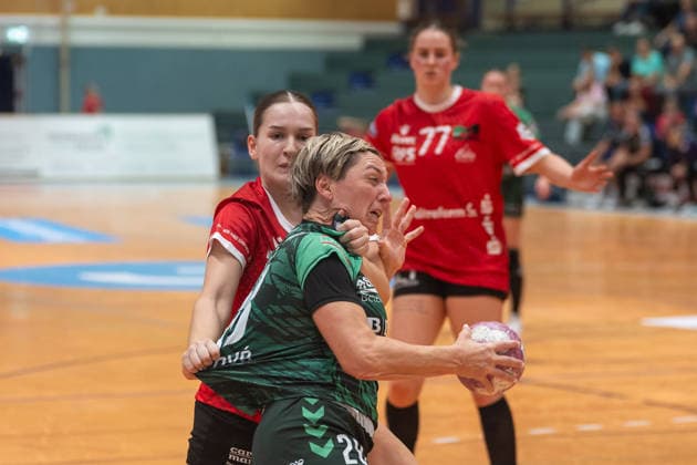 Head-to-head between Nele Spengler (HSV Solingen Graefrath, 34) and Lydia Jakubisova (SG 09 Kirchhof, 28); HSV Solingen Graefrath 76 vs. SG 09 Kirchhof, Women’s Handball 2nd Bundesliga, Alsco 2 HBL, Matchday 4, 2026–2027 season, September 19, 2026: HSV Solingen Graefrath 76 vs. SG 09 Kirchhof, Women’s Handball 2nd Bundesliga, Alsco 2 HBF, Matchday 4, 2026–2027 Season, September 19, 2026, Solingen Copyright: xEibner-Pressefoto ThomasxHaeslerx EP_THR