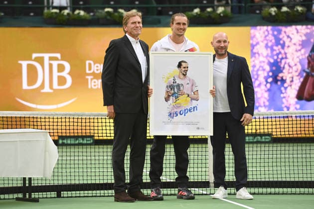 v l Dietloff von ARNIM, President of the German Tennis Federation (DTB), Alexander ZVEREV (GER) and Ronald RAUHE, Minister of State for Sports and Volunteer Work; award ceremony for Alexander ZVEREV (GER) for his victory at the US Open; Germany (GER) vs. Croatia (CRO) in the Davis Cup Qualifiers Round 2 on September 19, 2026, at the Heristo Arena in Westphalia, Germany Â