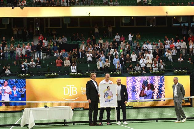 v l Dietloff von ARNIM, President of the German Tennis Federation (DTB), Alexander ZVEREV (GER) and Ronald RAUHE, Minister of State for Sports and Volunteer Work; honors for Alexander ZVEREV (GER) for his victory at the U.S. Open; Germany (GER) vs. Croatia (CRO) in the Davis Cup Qualifiers Round 2 on September 19, 2026, at the Heristo Arena in Westphalia, Germany Â