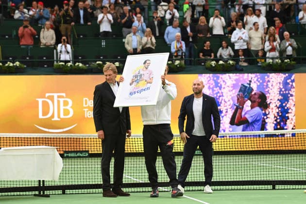 v l Dietloff von ARNIM, President of the German Tennis Federation (DTB), Alexander ZVEREV (GER) and Ronald RAUHE, Minister of State for Sports and Volunteer Work; honors for Alexander ZVEREV (GER) for his victory at the U.S. Open; Germany (GER) vs. Croatia (CRO) in the Davis Cup Qualifiers Round 2 on September 19, 2026, at the Heristo Arena in Westphalia, Germany Â