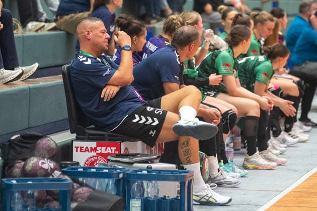 Stephan Nocke, goalkeeper coach for SG 09 Kirchhof, is disappointed: HSV Solingen Graefrath 76 vs. SG 09 Kirchhof, Women s Handball 2nd Bundesliga, Alsco 2 HBL, Matchday 4, 2026–2027 season, September 19, 2026: HSV Solingen Graefrath 76 vs. SG 09 Kirchhof, Women’s Handball 2nd Bundesliga, Alsco 2 HBL, Matchday 4, 2026–2027 Season, September 19, 2026, Solingen Copyright: xEibner-Pressefoto ThomasxHaeslerx EP_THR