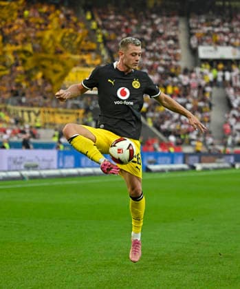 September 19, 2026, Soccer, Bundesliga 1, 2026–2027, Matchday 4, VfB Stuttgart vs. Borussia Dortmund, at the MHP Arena in Stuttgart, Julian Ryerson of Borussia Dortmund with the ball