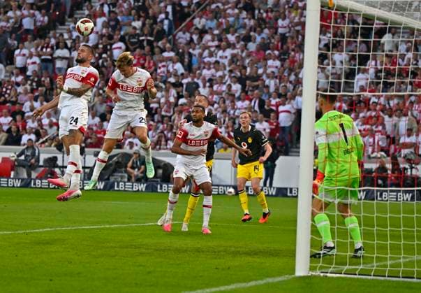 September 19, 2026, Soccer, 1. Bundesliga 2026–2027, Matchday 4, VfB Stuttgart vs. Borussia Dortmund, at the MHP Arena in Stuttgart, from left: Deniz Undav (Stuttgart), Finn Jeltsch (Stuttgart), and goalkeeper Fabian Bredlow (Stuttgart)