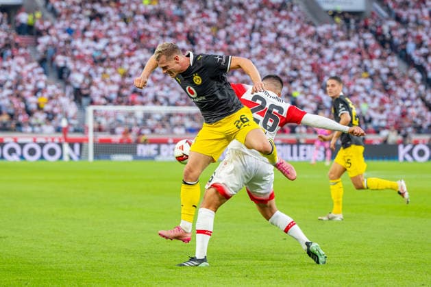 1 German Bundesliga: VfB Stuttgart vs. Borussia Dortmund, September 19, 2026, Stuttgart, GERMANY September 19, 2026 Deniz Undav of VfB Stuttgart (26) in a tackle with Julian Ryerson of Borussia Dortmund (26) during the match between VfB Stuttgart and Borussia Dortmund on Matchday 4 of the 1. Bundesliga at the MHP ARENA Copyright: xBEAUTIFULxSPORTS Steinx
