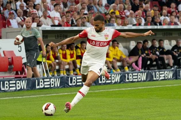Josha Vagnoman, VfB Stuttgart, 04 on the ball, GER, VfB Stuttgart vs. Borussia Dortmund, soccer, Bundesliga 1, Matchday 4, 2026–2027 season, September 19, 2026, DFL regulations prohibit any use of photographs as image sequences and or quasi-video, GER, VfB Stuttgart vs. Borussia Dortmund, soccer, Bundesliga 1, Matchday 4, 2026–2027 season, September 19, 2026, Stuttgart Copyright: xEibner-Pressefoto EdwardxCheungx EP_ECG