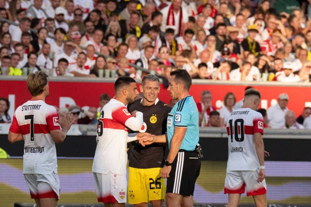 September 19, 2026: Soccer – VfB Stuttgart vs. Borussia Dortmund, Matchday 4 of the Bundesliga at the MHP Arena; Deniz Undav (VfB Stuttgart, 26) and Julian Ryerson (Borussia Dortmund), 26 vs. Referee Tobias Stieler IMPORTANT NOTICE: In accordance with DFL and DFB regulations, it is prohibited to use or allow the use of photographs taken in the stadium and or during the match in the form of sequential images and or video-like photo series. Copyright: xJamesxZabelx