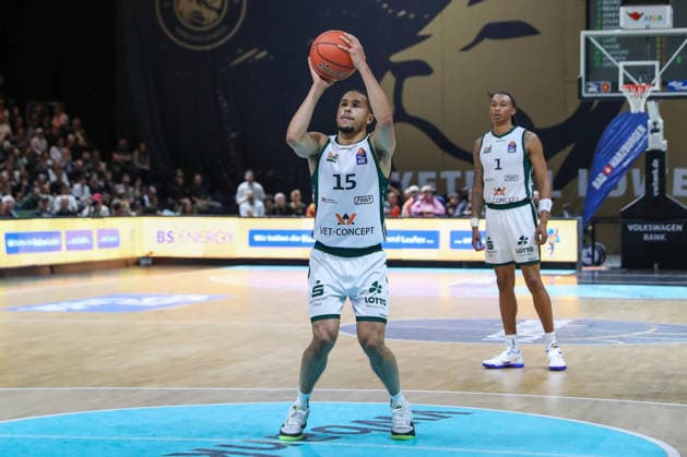 September 19, 2026, xgox, easyCredit BBL Basketball, Basketball: Löwen Braunschweig vs. Gladiators Trier emspor, Jordan Roland Trier (left), 15 with the ball, Braunschweig in possession