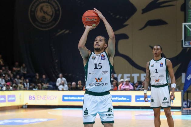 September 19, 2026, xgox, easyCredit BBL Basketball, Basketball: Löwen Braunschweig vs. Gladiators Trier emspor, Jordan Roland Trier (left), 15 with the ball, Braunschweig in possession