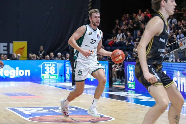 September 19, 2026, xgox, easyCredit BBL Basketball, Basketball: Löwen Braunschweig vs. Gladiators Trier, emspor, from left: Moritz Krimmer (Trier), 27 with the ball, Braunschweig handling the ball