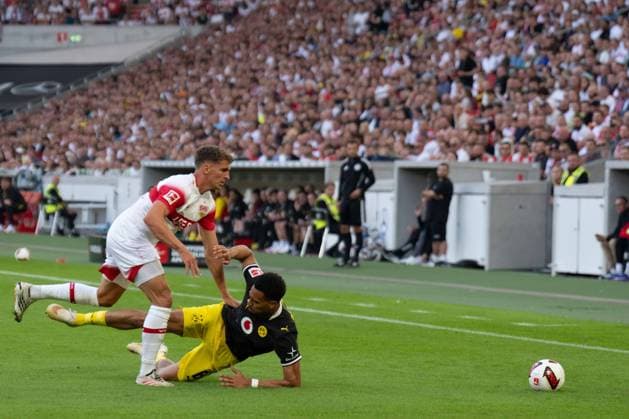 September 19, 2026: Soccer – VfB Stuttgart vs. Borussia Dortmund, Matchday 4 of the Bundesliga 1 at the MHP Arena; Finn Jeltsch (VfB Stuttgart), 29 VS Felix Nmecha, Borussia Dortmund, 8 IMPORTANT NOTE: In accordance with the guidelines of the DFL and the DFB, it is prohibited to use or allow the use of photographs taken in the stadium and or during the game in the form of sequential images and or video-like photo series. Copyright: xJamesxZabelx