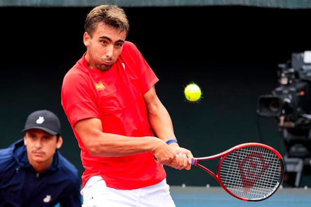 Tenis, Chile vs Espana. Copa Davis 2026. El jugador de Espana Daniel Merida regresa la pelota frente a Alejandro Tabilo de Chile durante el partido de singles de la Copa Davis valido por la segunda ronda de clasificatorios para el Grupo Mundials, disputado en el Court Central Anita Lizana, Parque Estadio Nacional en Santiago de Chile. 19 09 2026 Pepe Alvujar Photosport Tenis, Chile vs Espana. Copa Davis 2026. The Spanish player Daniel Merida returns the ball against Alejandro Tabilo of Chile during the Davis Cup singles match valid for the second round of qualifiers for the World Group, played at the Anita Lizana Central Court, National Stadium Park in Santiago, Chile. 19 09 2026 Pepe Alvujar Photosport Chile vs Espana dia 1, Copa Davis 2026 