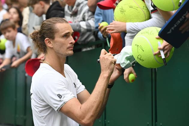 Alexander ZVEREV (GER) signs autographs for fans, Match 1: Alexander ZVEREV (GER) vs. Matej DODIC (CRO) – Germany (GER) vs. Croatia (CRO) – Tennis Davis Cup Qualifiers, Round 2, on September 19, 2026, at the Heristo Arena in Westphalia, Germany Â