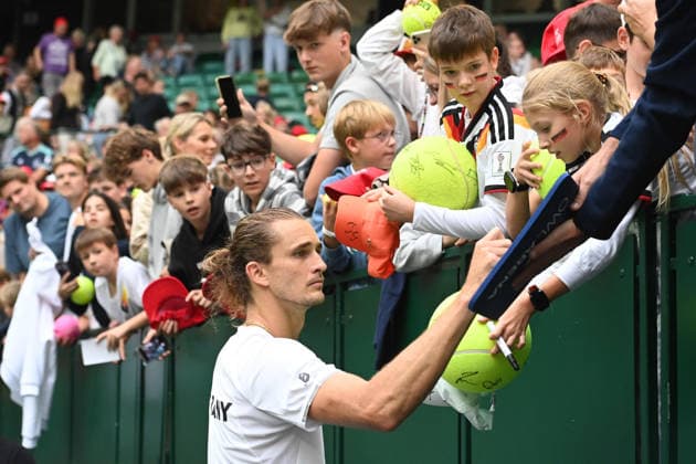 Alexander ZVEREV (GER) signs autographs for fans, Match 1: Alexander ZVEREV (GER) vs. Matej DODIC (CRO) – Germany (GER) vs. Croatia (CRO) – Tennis Davis Cup Qualifiers, Round 2, on September 19, 2026, at the Heristo Arena in Westphalia, Germany Â