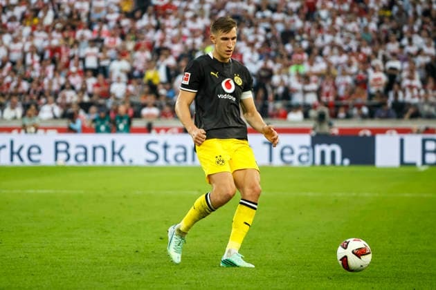 Nico Schlotterbeck, BVB Dortmund, 04 am Ball, Germany, Soccer, Bundesliga 1, Matchday 4, 2026–2027, VfB Stuttgart vs. Borussia Dortmund, September 19, 2026, Stuttgart MHP Arena, Germany Copyright: xGrantxHubbsx