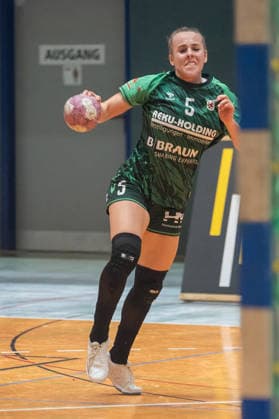 Helene Wagner of SG 09 Kirchhof, No. 05, approaches the circle to take a shot. HSV Solingen Graefrath 76 vs. SG 09 Kirchhof, Women s Handball 2nd Bundesliga, Alsco 2 HBL, Matchday 04, 2026–2027 season, September 19, 2026: HSV Solingen Graefrath 76 vs. SG 09 Kirchhof, Women’s Handball 2nd Bundesliga, Alsco 2 HBF, Matchday 4, 2026–2027 season, September 19, 2026, Solingen Copyright: xEibner-Pressefoto ThomasxHaeslerx EP_THR