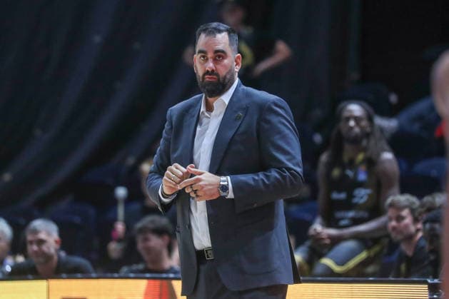 September 19, 2026, xgox, Basketball easyCredit BBL, Basketball Löwen Braunschweig vs. Gladiators Trier, from left: Jacques Schneider (Trier), Braunschweig coach