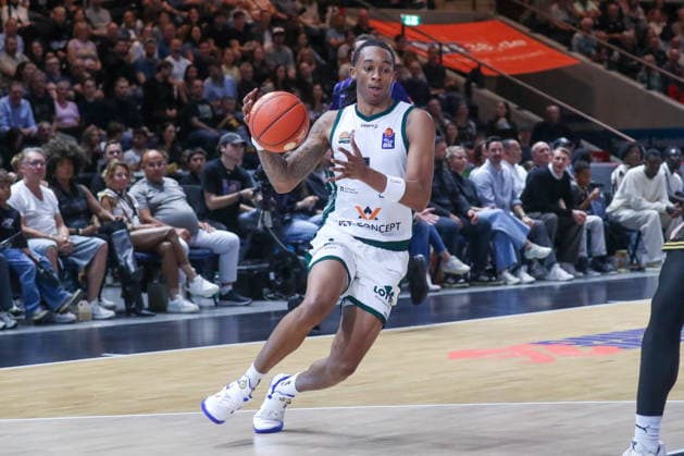 September 19, 2026, xgox, easyCredit BBL Basketball, Basketball: Löwen Braunschweig vs. Gladiators Trier, emspor, v l b1 on the ball, plays the ball: Braunschweig